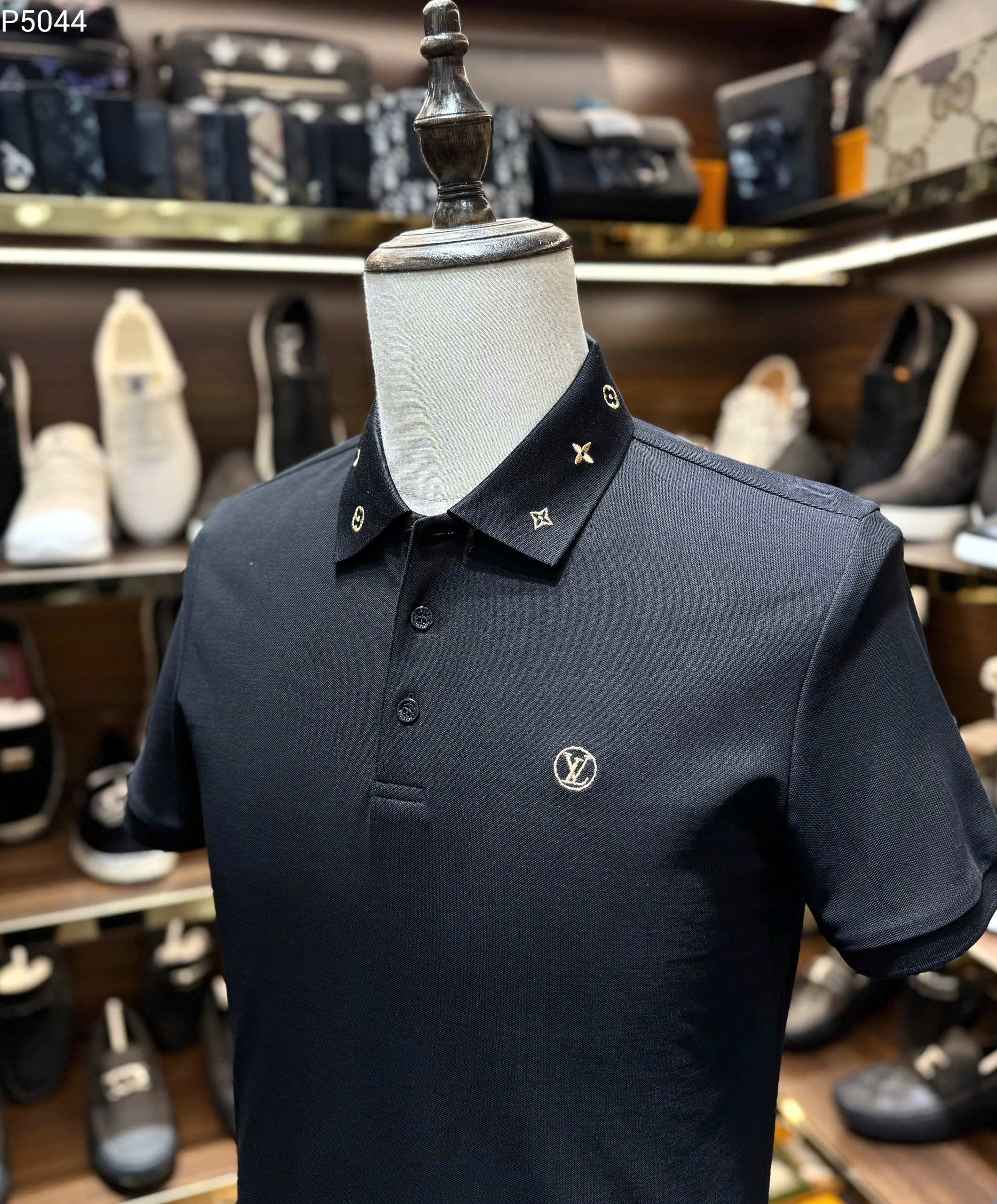 Áo polo Louis Vuitton LV hoa vân logo Vàng thêu cổ ngực Like Auth 1-1 on web MK